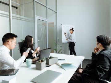 峰峰礦區企業赴港注冊成立上海港峰實業公司