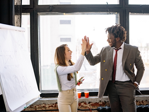 上海企業(yè)設(shè)立香港公司的流程與注意事項(xiàng)